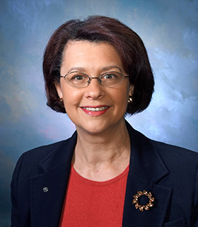 Headshot of Lauren Zell